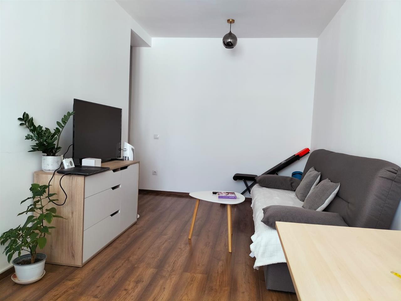 De Vanzare Apartament Cu 2 Camere Balcon Si Loc De Parcare In Zona