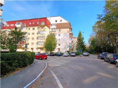 De vanzare apartament cu 3 camere decomandate 2 balcoane si pivnita in Sibiu zona Valea Aurie