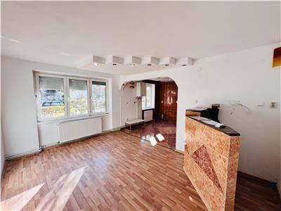 De vanzare apartament cu 3 camere si balcon situat in zona Rahovei din Sibiu