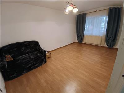 De vanzare apartament cu 3 camere decomandate si pivnita in zona Vasile Aaron din Sibiu