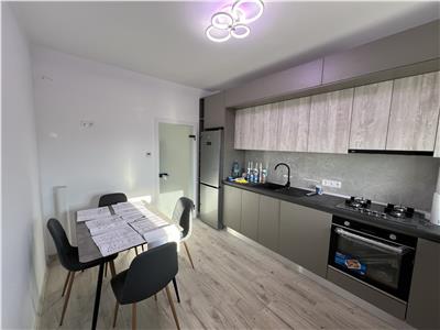 Apartament cu 3 camere de vanzare 2 bai si 2 balcoane in zona Tineretului din Sibiu