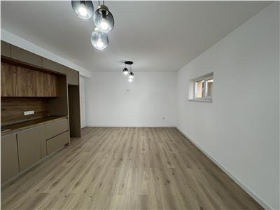 De vanzare apartament cu 3 camere decomandate cu 2 balcoane si loc de parcare in zona Calea Surii Mici